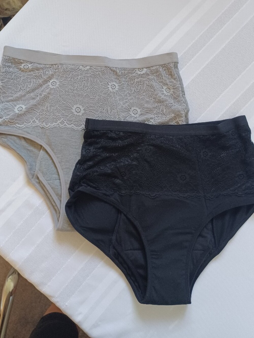 Evella Leakproof Underwear Set in Black and Gray Cotton Bamboo